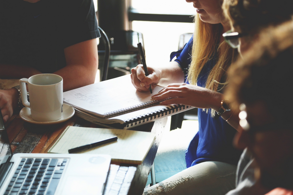 ESCOLHA DA EMPRESA FUNÇÕES DA COMISSÃO DE FORMATURA